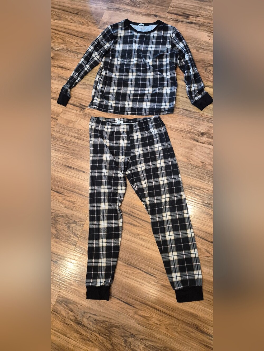 💙 SUPER SOFT Black and White Plaid Pajama Set